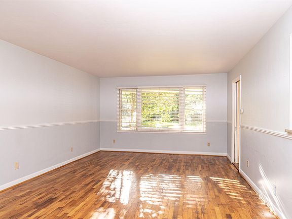 2nd image of 301 S Merrywood Ln