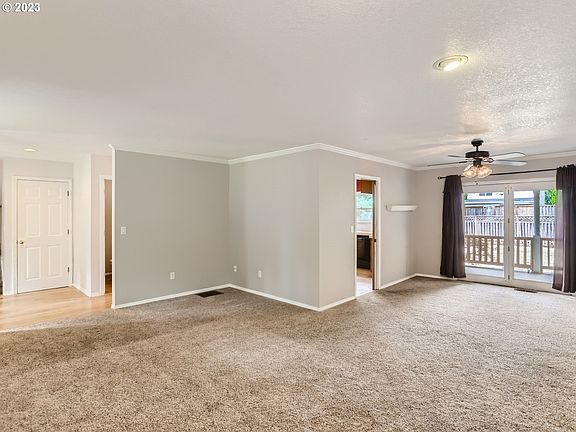 4th image of 523 NE Goldie Dr