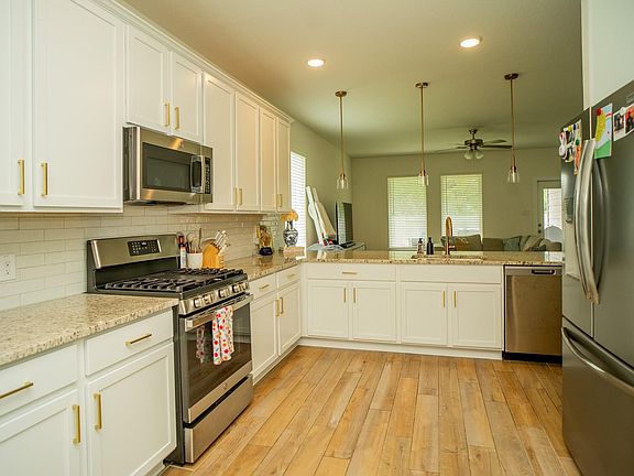 5th image of 247 Freeman Blvd
