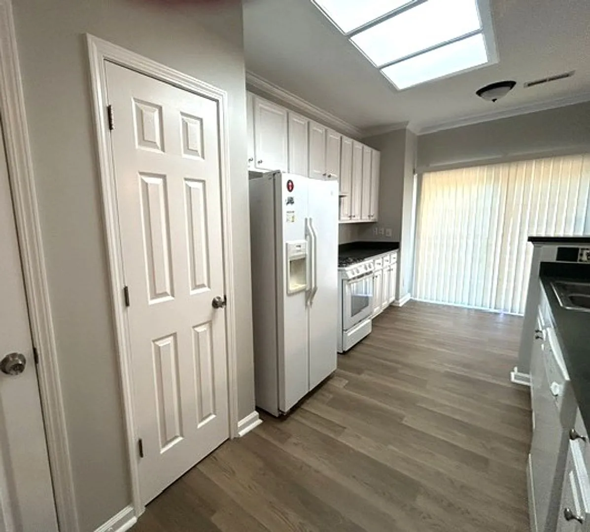 Great 3BD/2.5 BA w/ 1 car garage in convenient W. Raleigh neighborhood! — Photo 4