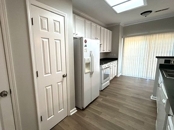 4th image of 2404 Valley Haven Dr