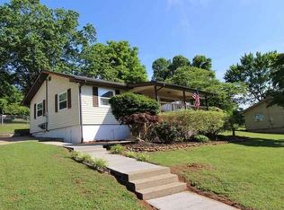 304 W Outer Dr, Oak Ridge, TN 37830