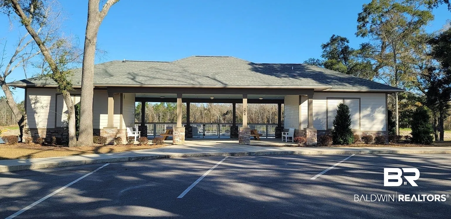 4 bed, 2.0 bath, 2031 sqft, $2,400 — Photo 3