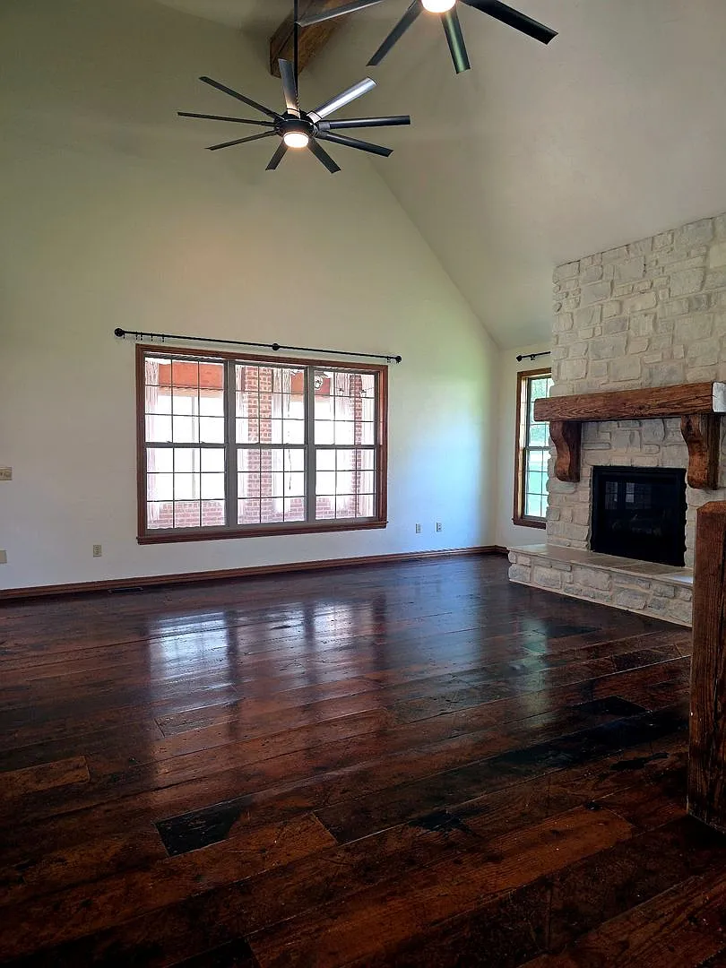Gorgeous 4 Bedroom Home for Rent in Saddlebrooke, MO — Photo 2