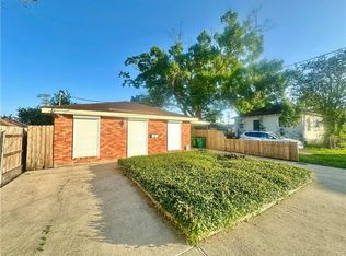 94 10th St, Gretna, LA 70053