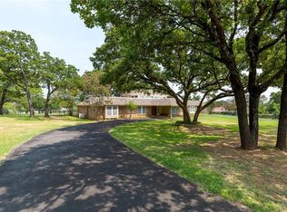 565 Hoover Rd, Burleson, TX 76028