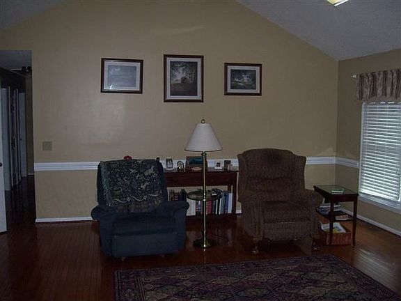4th image of 1416 Gordon Dr