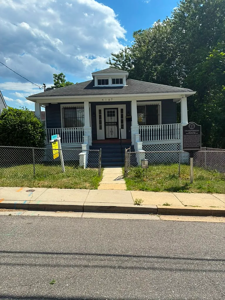 5 bed, 2400 sqft, $3,500 — Photo 1