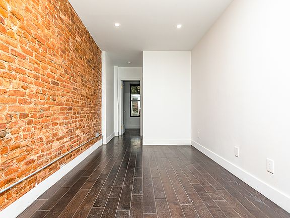 4th image of 471 Chauncey St #2RR