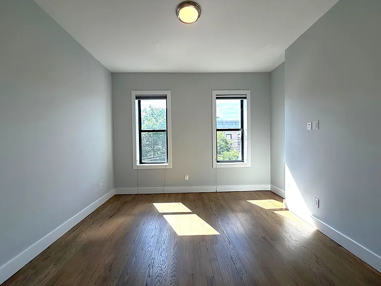 2043 Gates Ave #3L — Photo 6