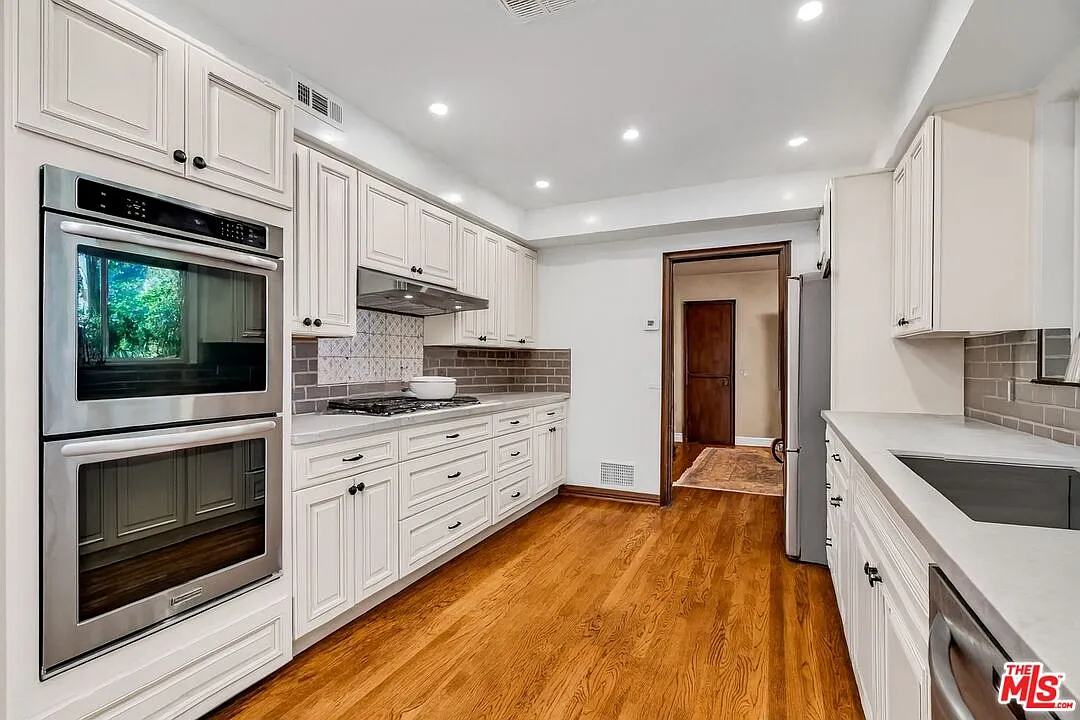 5 bed, 4.5 bath, 3734 sqft, $25,000 — Photo 2