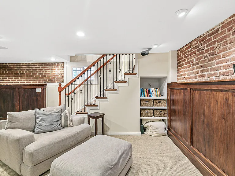 1083 S Clarkson St — Photo 27