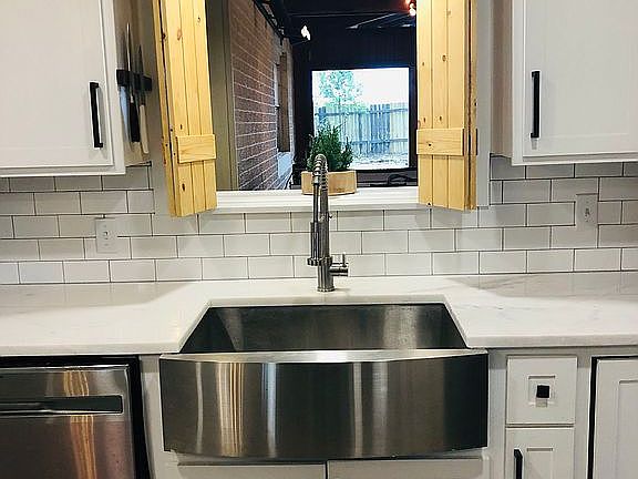 White Quartzite Countertops