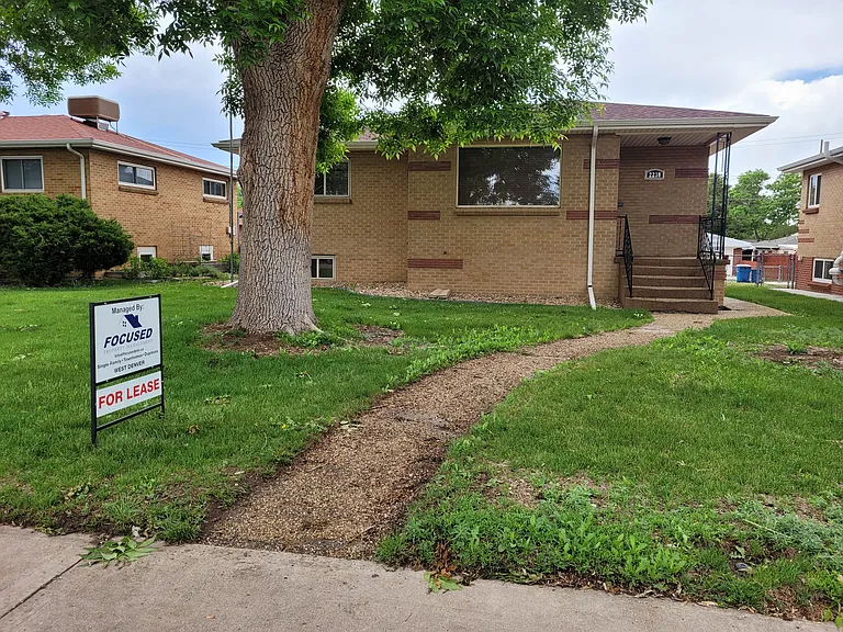 2230 Marshall St — Photo 1