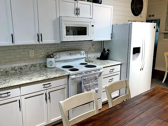 2nd image of 26429 Savannah Dr #327