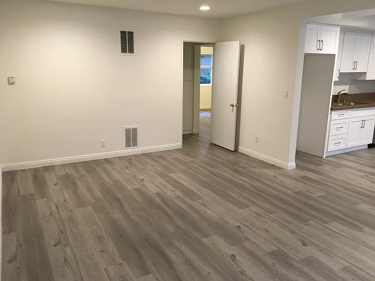 325 N Howard St #1 — Photo 15