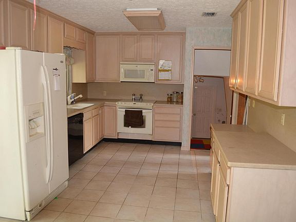 3rd image of 875 N Brookview Dr