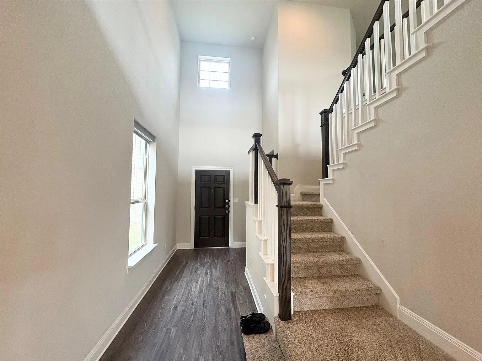 4 bed, 3.0 bath, 2406 sqft, $2,550 — Photo 4