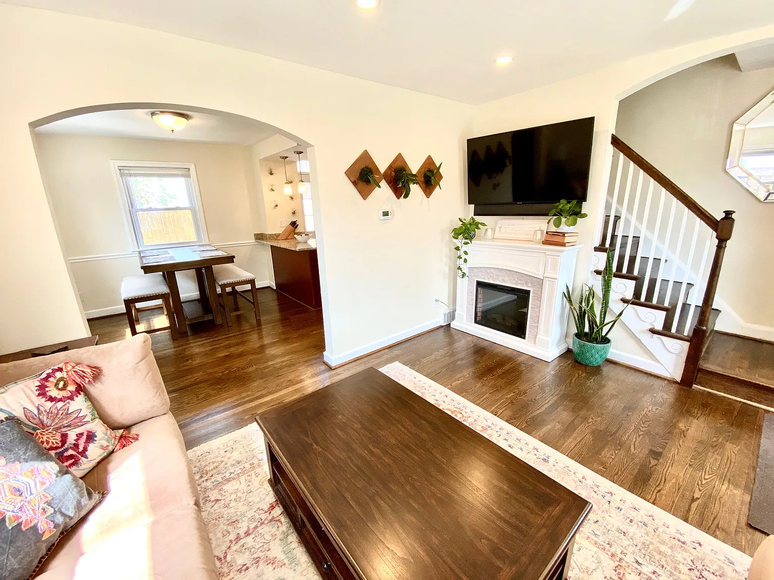 2 bed, 1.5 bath, 1920 sqft, $3,350 — Photo 3