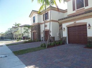 18400 NW 82nd Ct, Hialeah, FL 33015