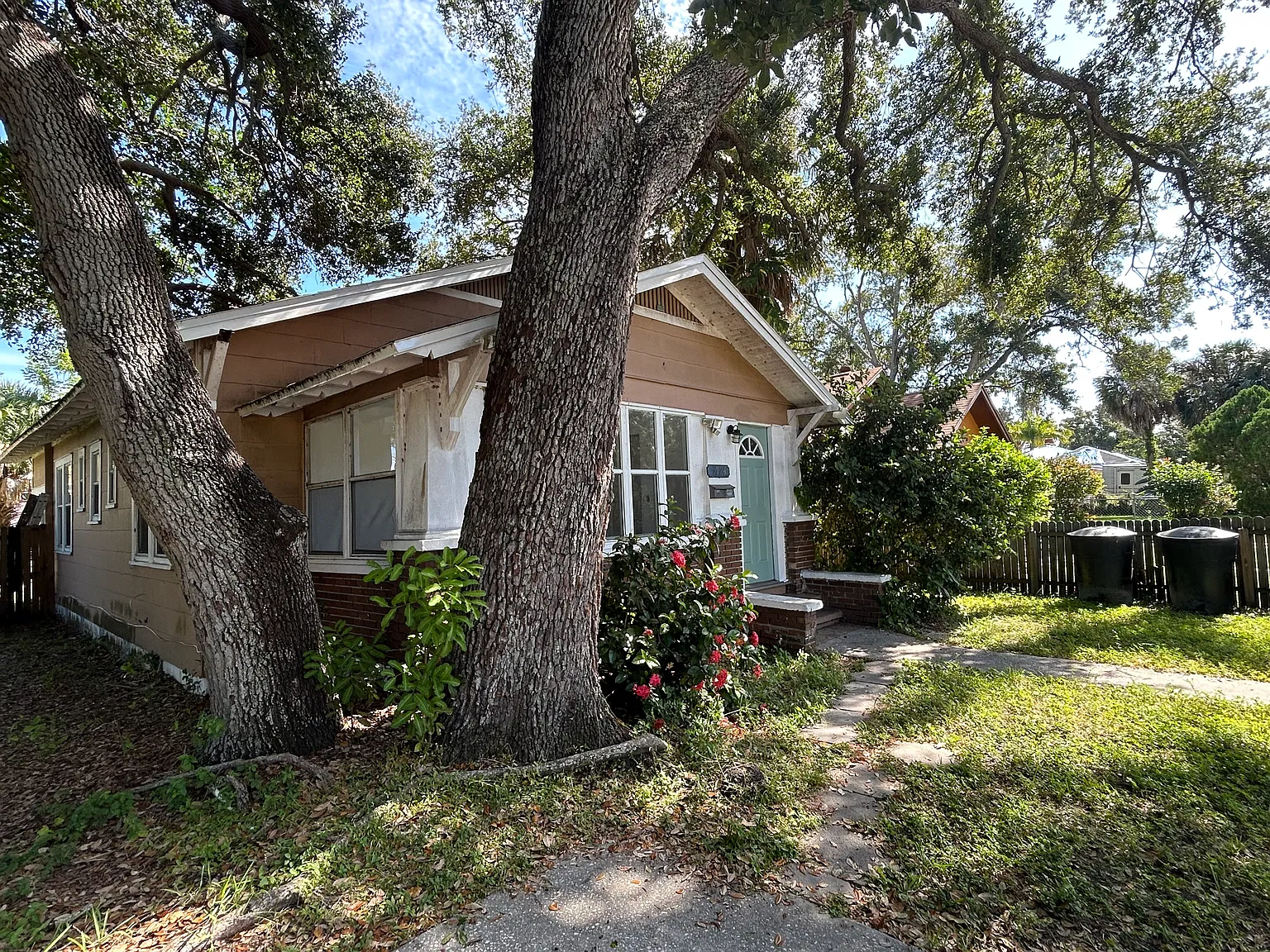 4 bed, 1200 sqft, $2,100 — Photo 2