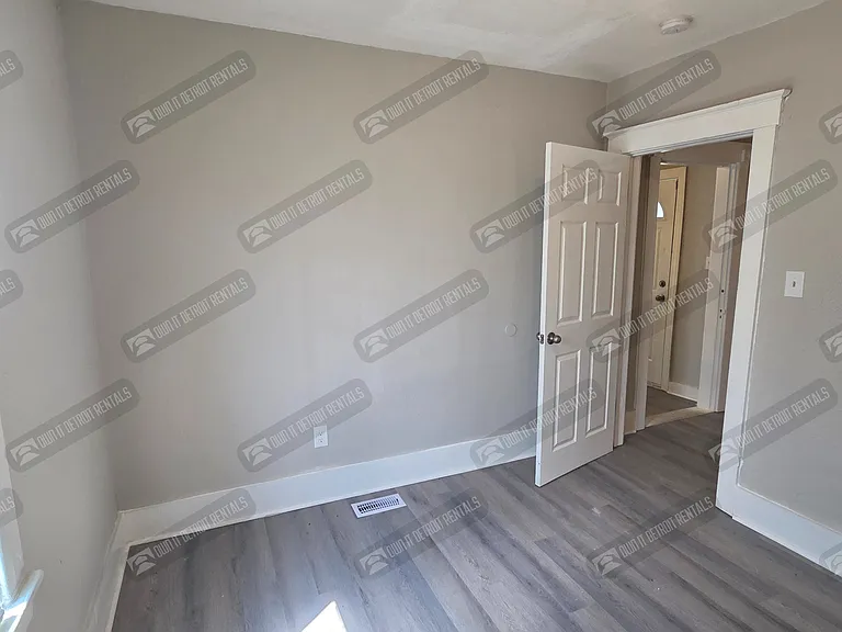 7210 Rivard Ave — Photo 11