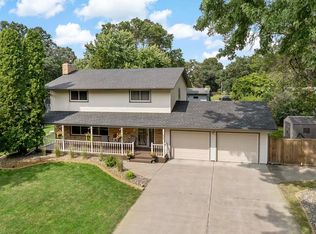 905 Oakwood Ter, Champlin, MN 55316