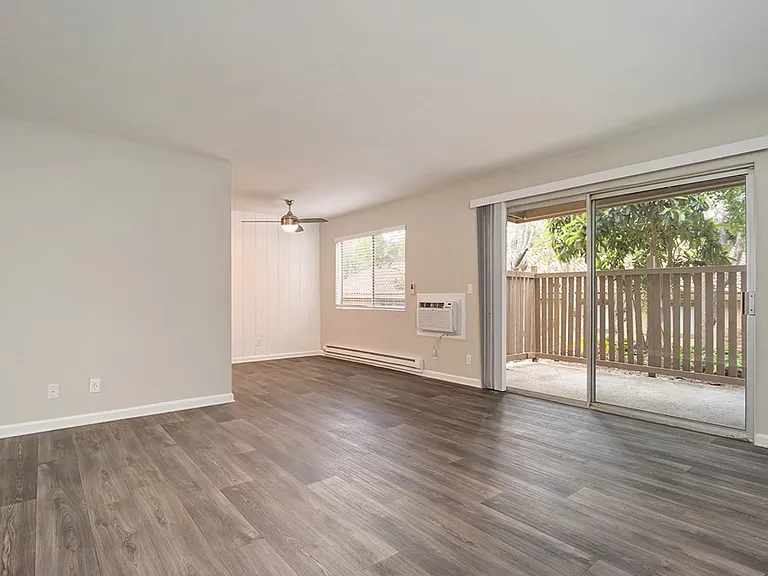 St. Charles Oaks Apartments — Photo 37