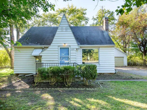 1219 Westwood Dr, Goshen, IN 46526