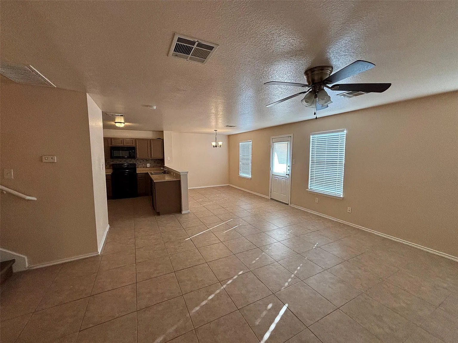 3 bed, 2.5 bath, 1785 sqft, $1,775 — Photo 4