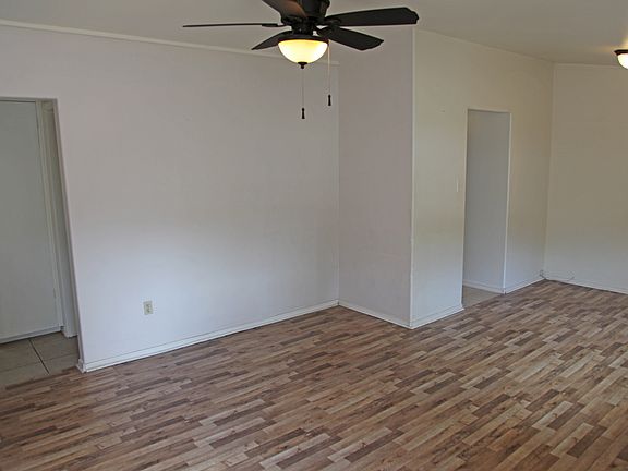 3rd image of 696 Mission Dr