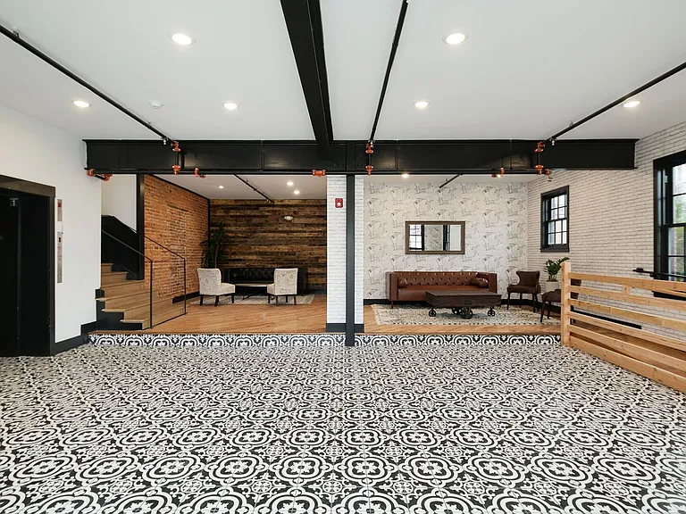 345 Walnut St — Photo 2