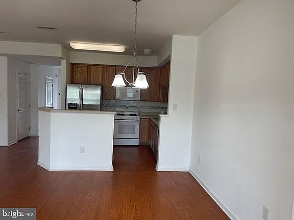 3rd image of 23 Sundance Dr