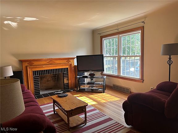 3rd image of 4418 Euclid Blvd