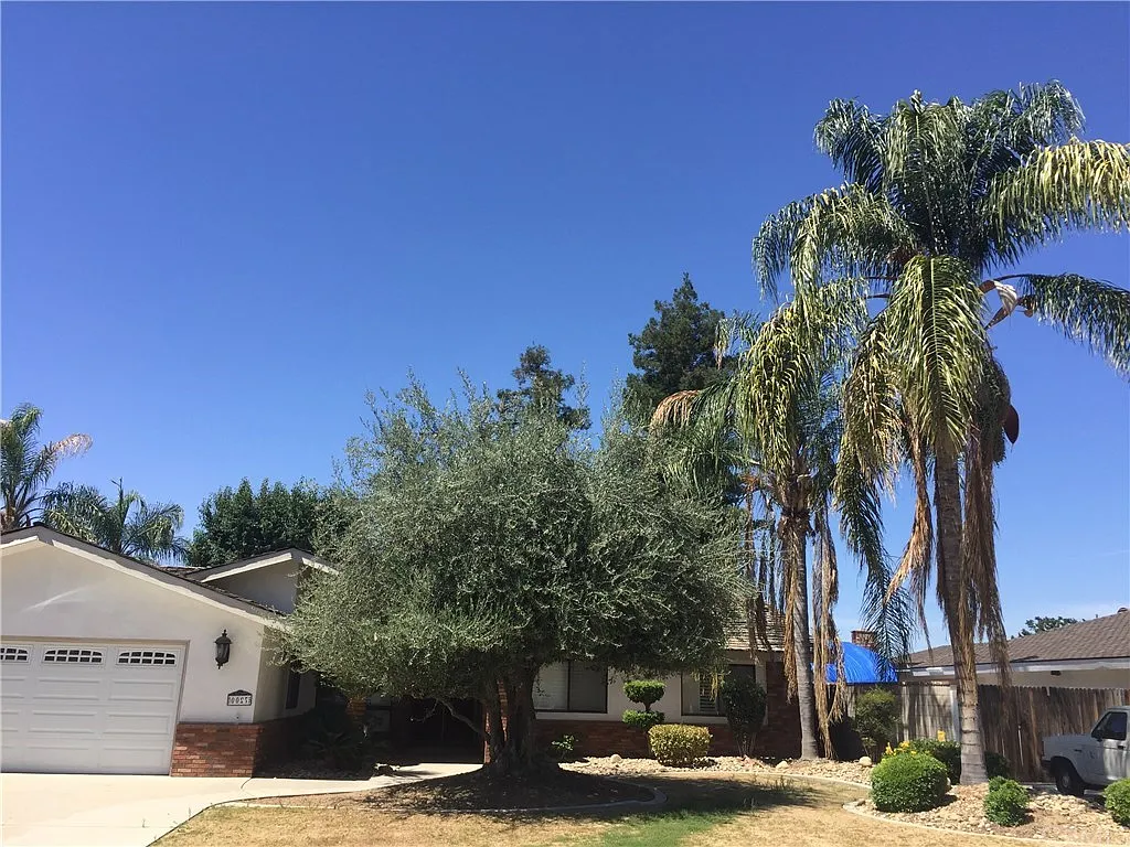 7200 Darrin Ave photo 1