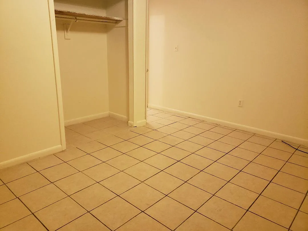 2 bed, $1,000 — Photo 4