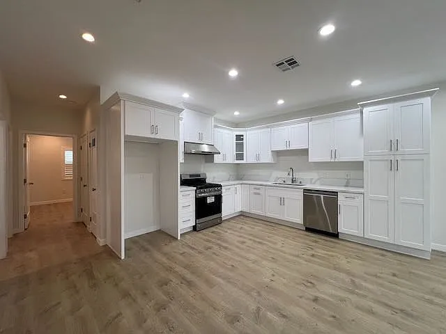 4232 Marion Ave #B — Photo 10