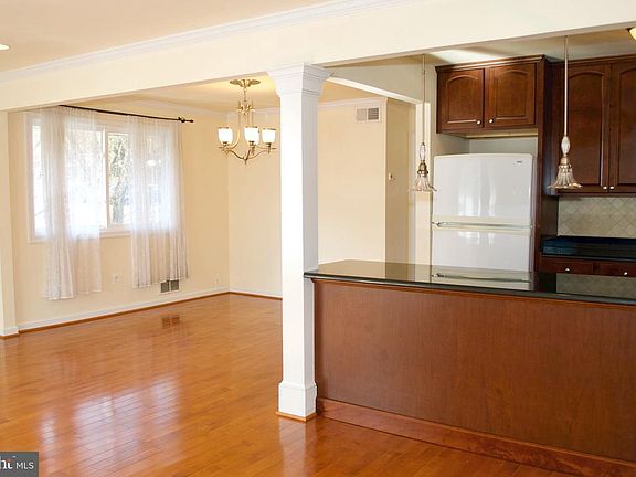 2nd image of 2146 N Thomas St #2