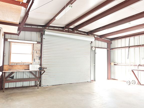 3rd image of 575 Ferndale Ln