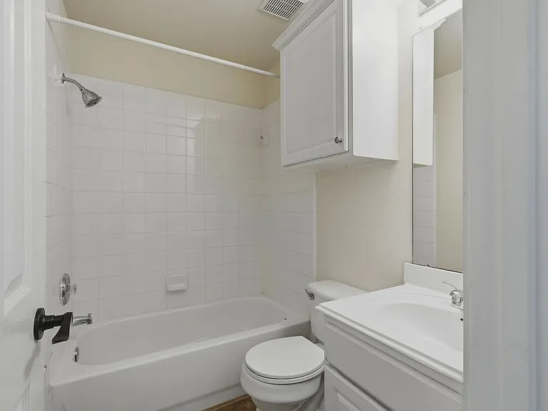 2033 Creole Dr — Photo 12