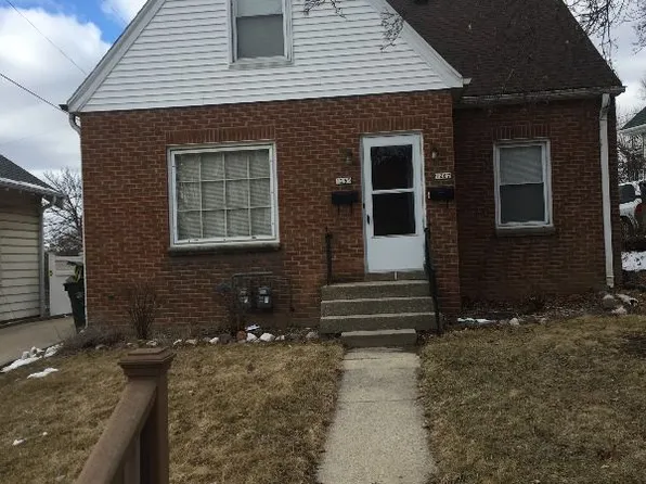 1265 N 68th St, Wauwatosa, WI 53213