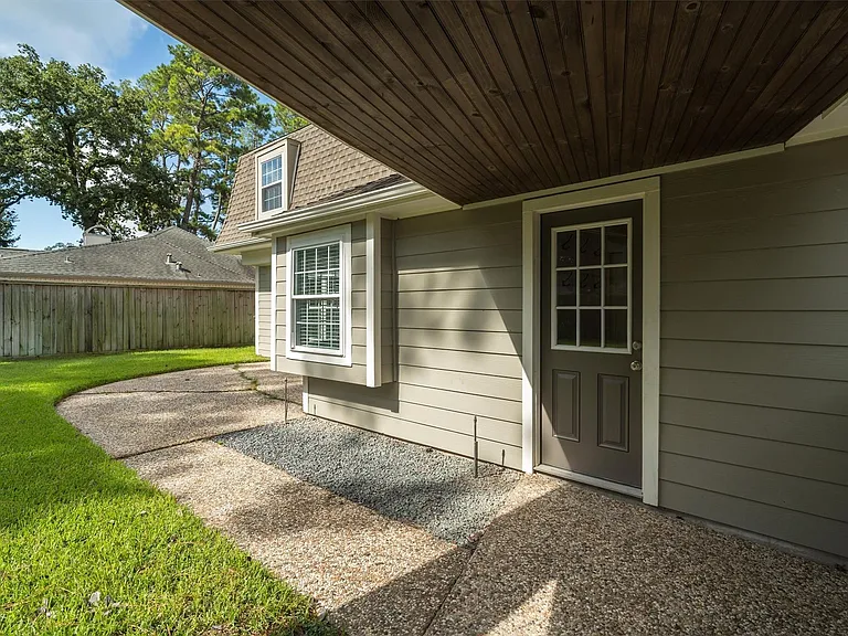 726 Thistlewood Dr — Photo 28