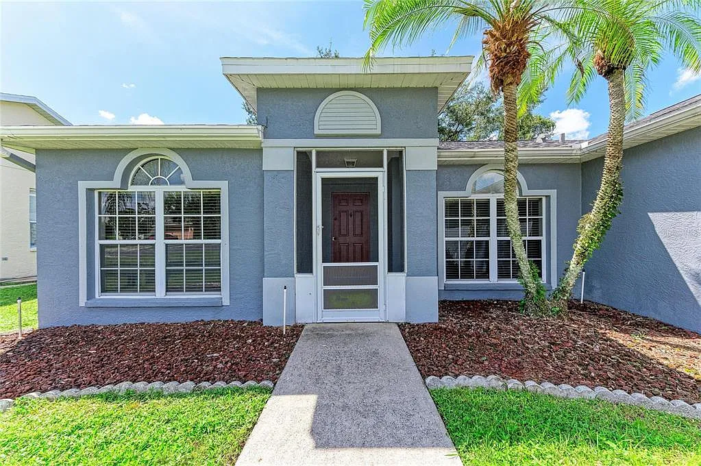 4 bed, 2.0 bath, 1601 sqft, $2,350 — Photo 4