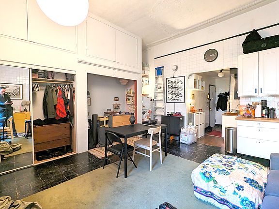 2nd image of 253 W 76th St APT 4