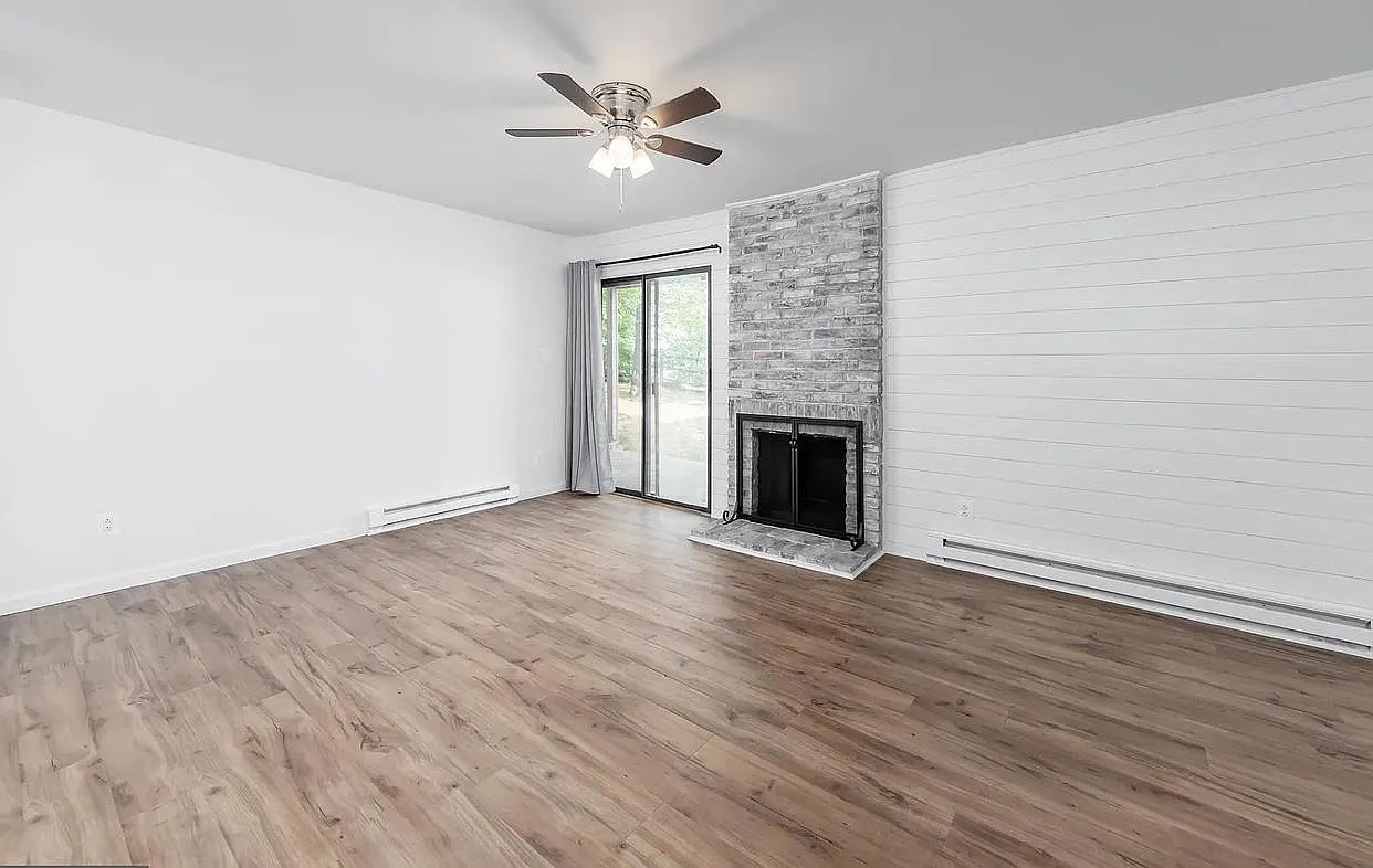 2 bed, 1132 sqft, $2,000 — Photo 3