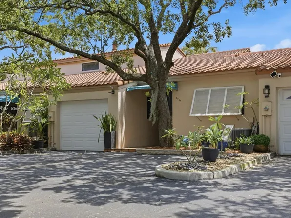 8555 Ardoch Rd, Miami Lakes, FL 33016