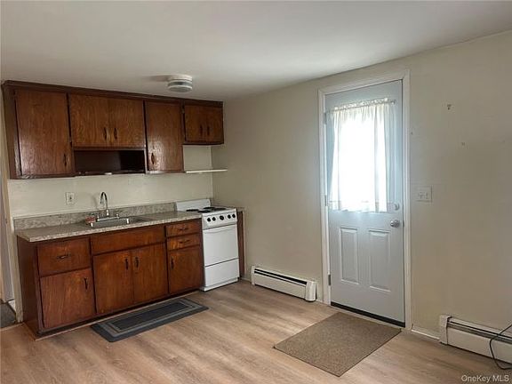2nd image of 403 E Hoffman Ave