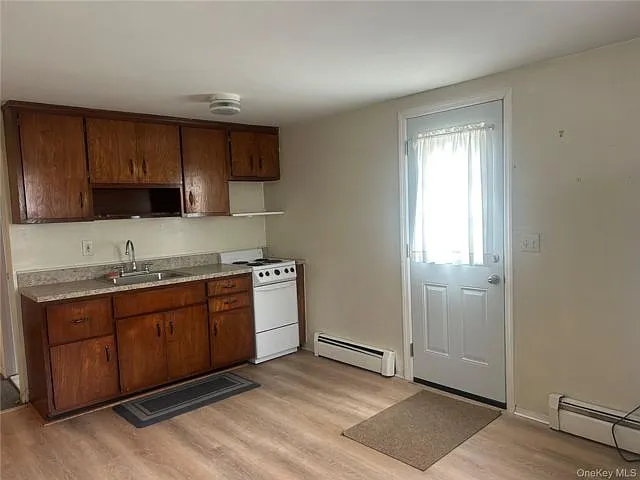 403 E Hoffman Ave — Photo 2