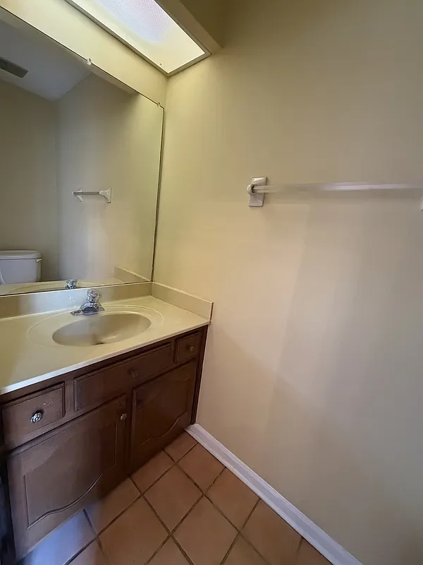 3 bed, 2.0 bath, 1728 sqft, $1,575 — Photo 3