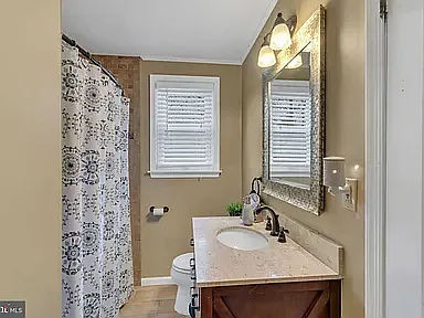 232 W Underwood Ave — Photo 8